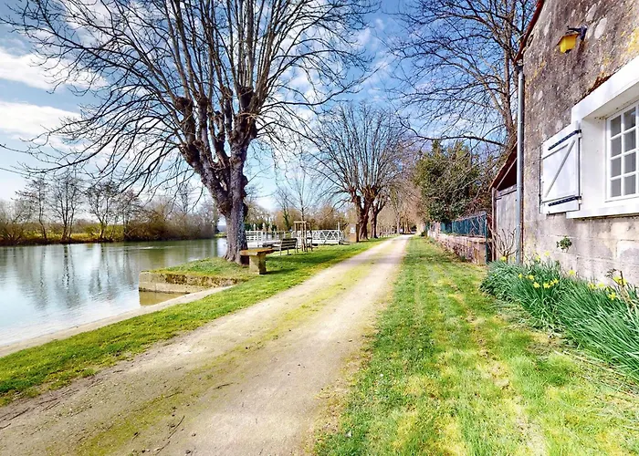 The River House Hébergement de vacances Saint-Simon (Charente)